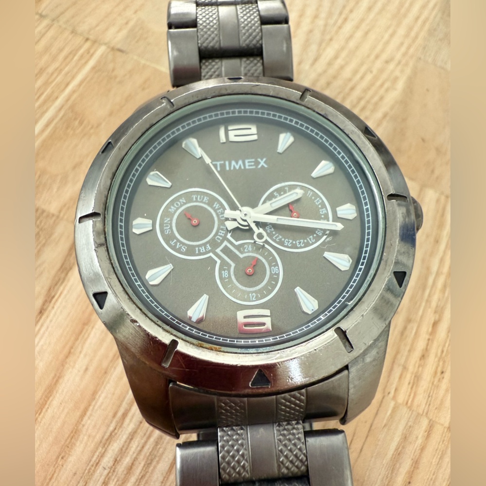 Timex men’s gunmetal gray stainless steel watch NEW BATTERY
